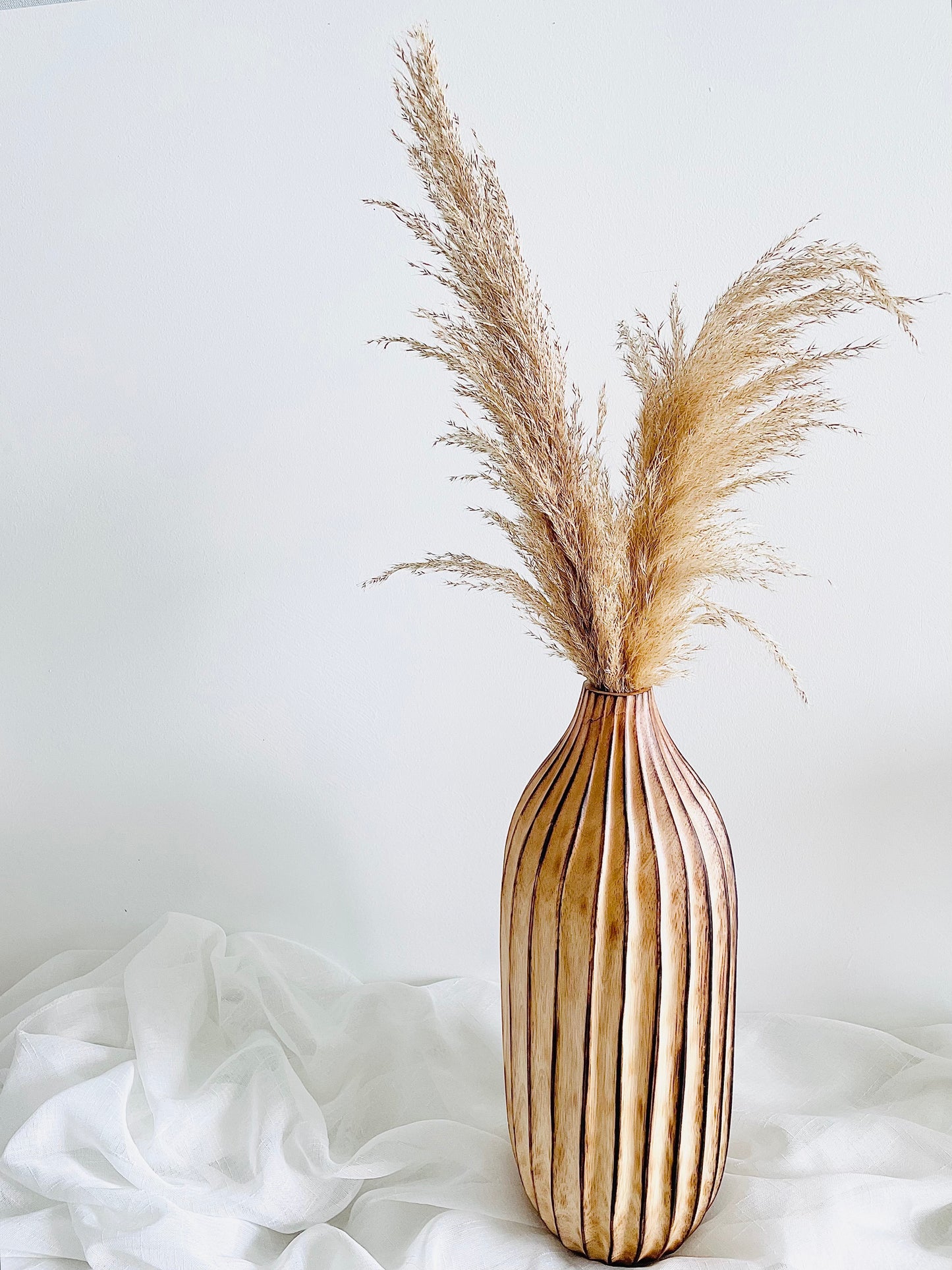 Iljigseon Vase with pampas