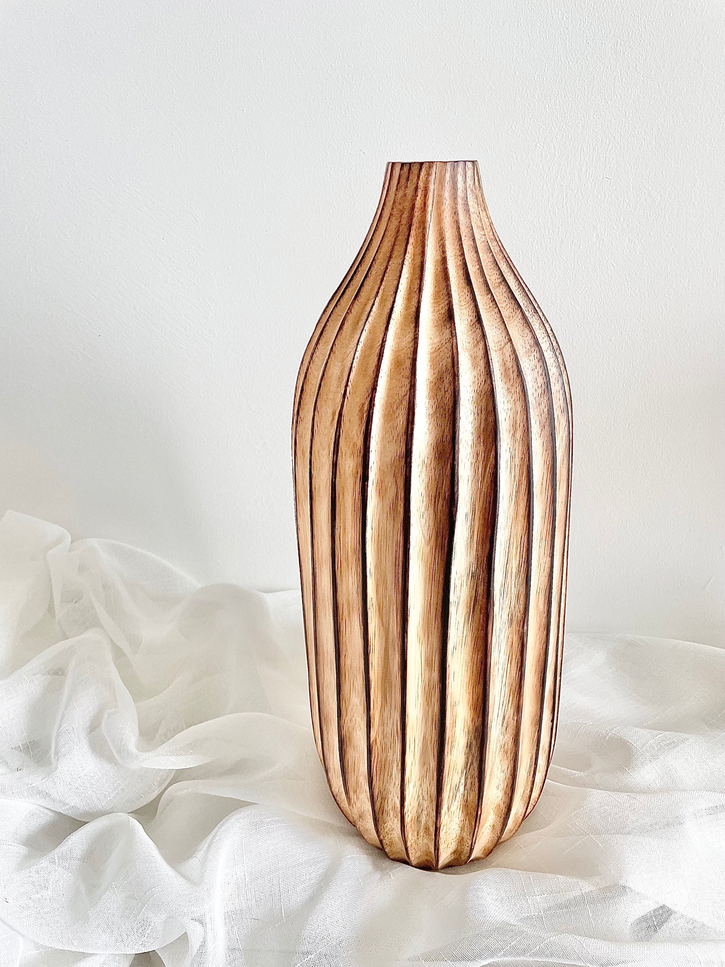 Iljigseon Vase with pampas