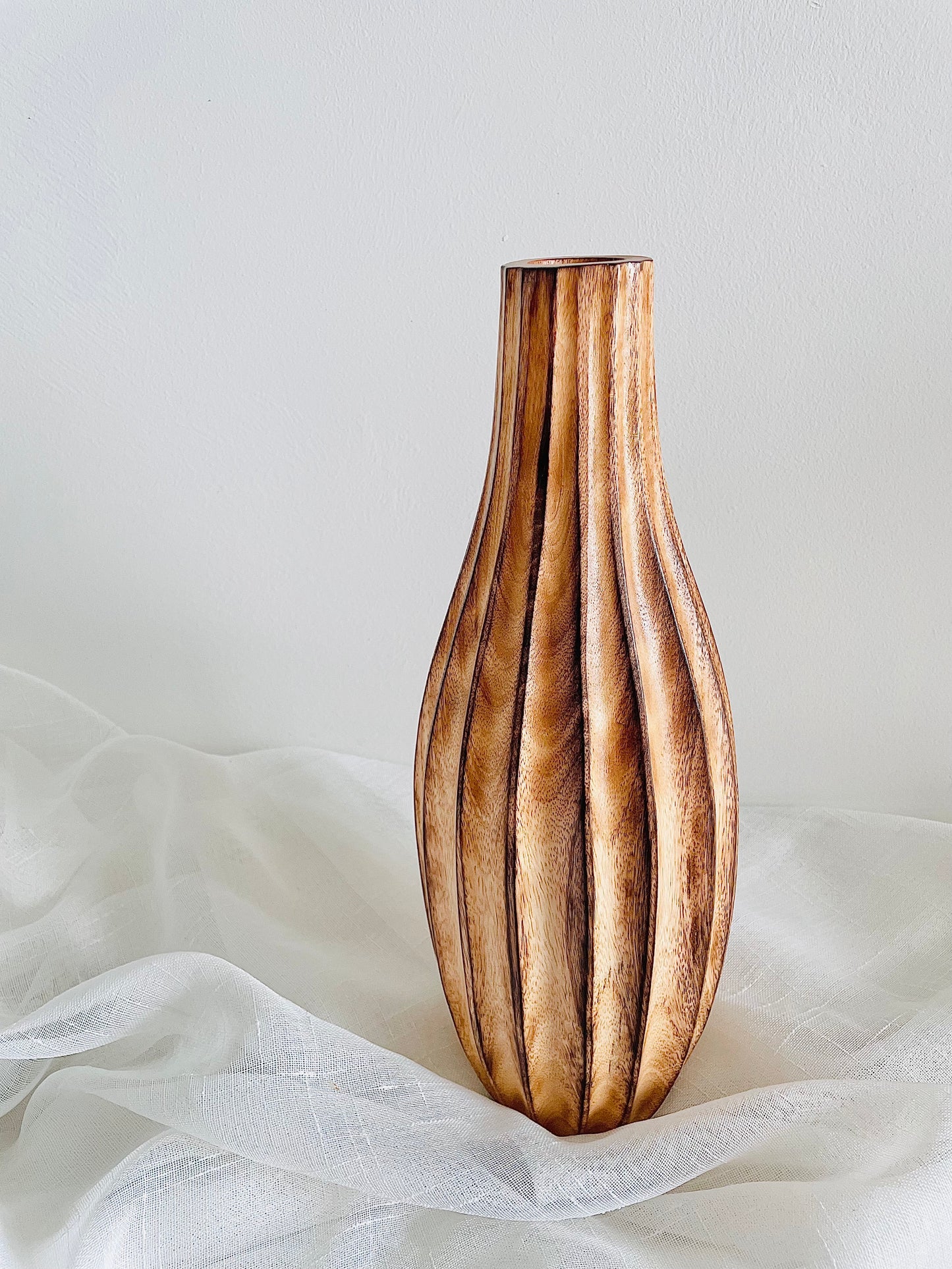 Byeong Vase with pampas