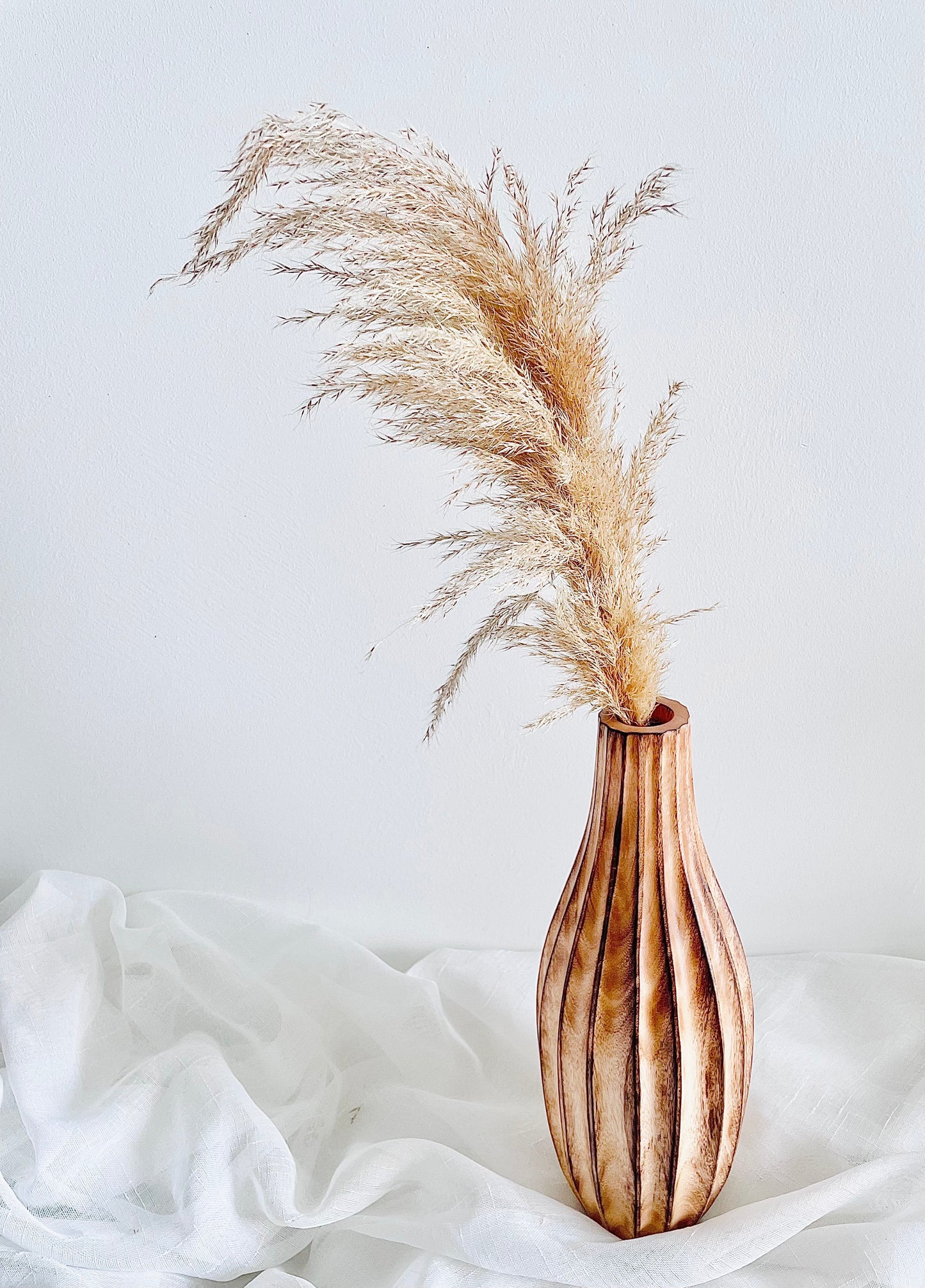 Byeong Vase with pampas